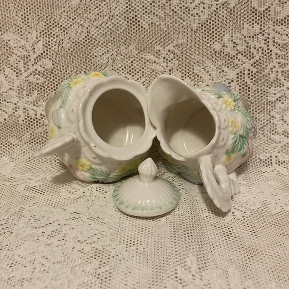Vintage Porcelain Sugar and Creamer Set with Fruit and Flower Motif - Picture 5 of 7